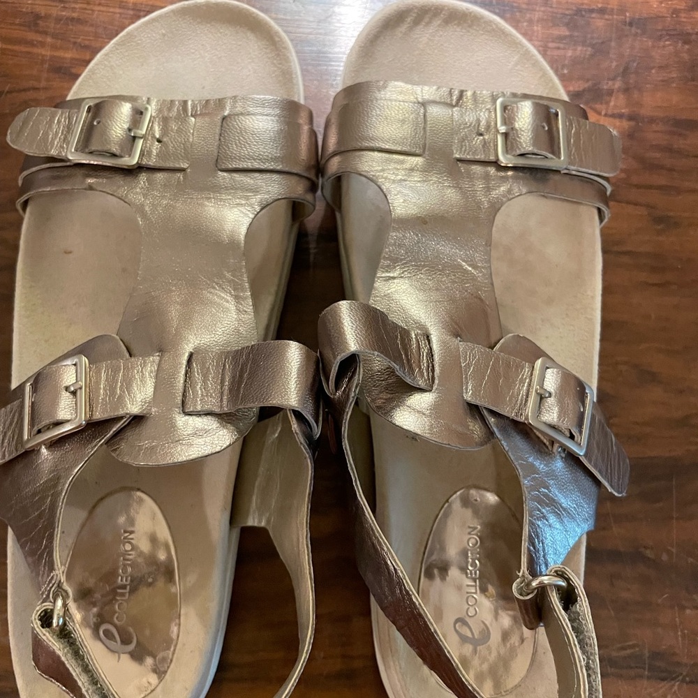 Gold wide width easy spirit sandal